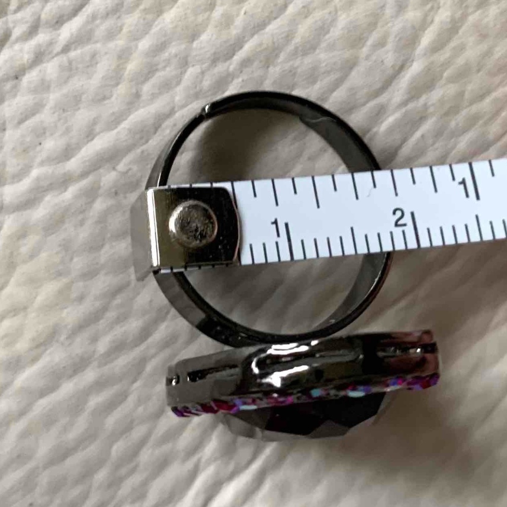 Oval Ruby ring surrounded by small zircons - Picture 5 of 5